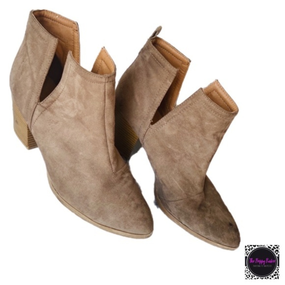 Charlotte Russe Chunky Heel Split Bootie Taupe EUC